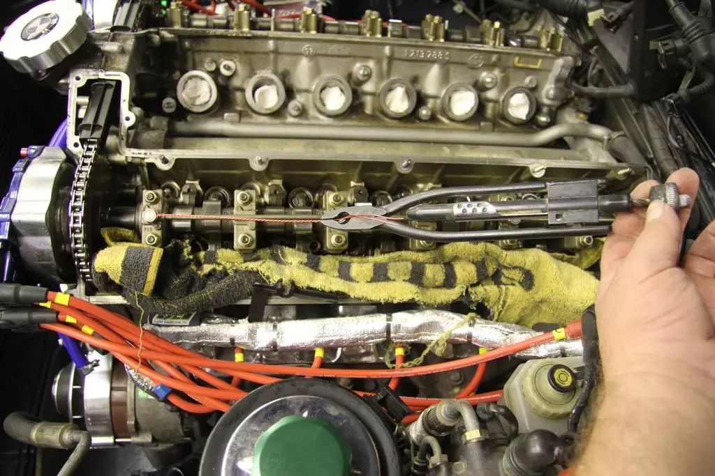 Banjo Bolts Install M70 (V12) - ShiftBMW